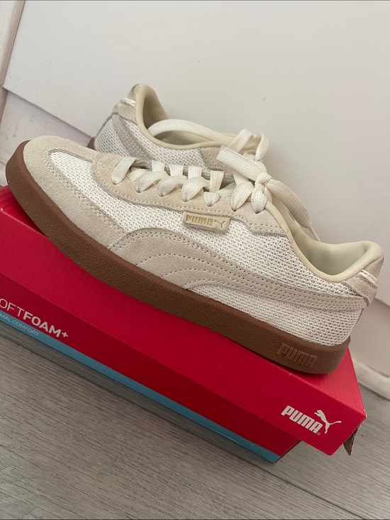Puma Shoes - Puma Cream & Brown Low-Top Sneakers
